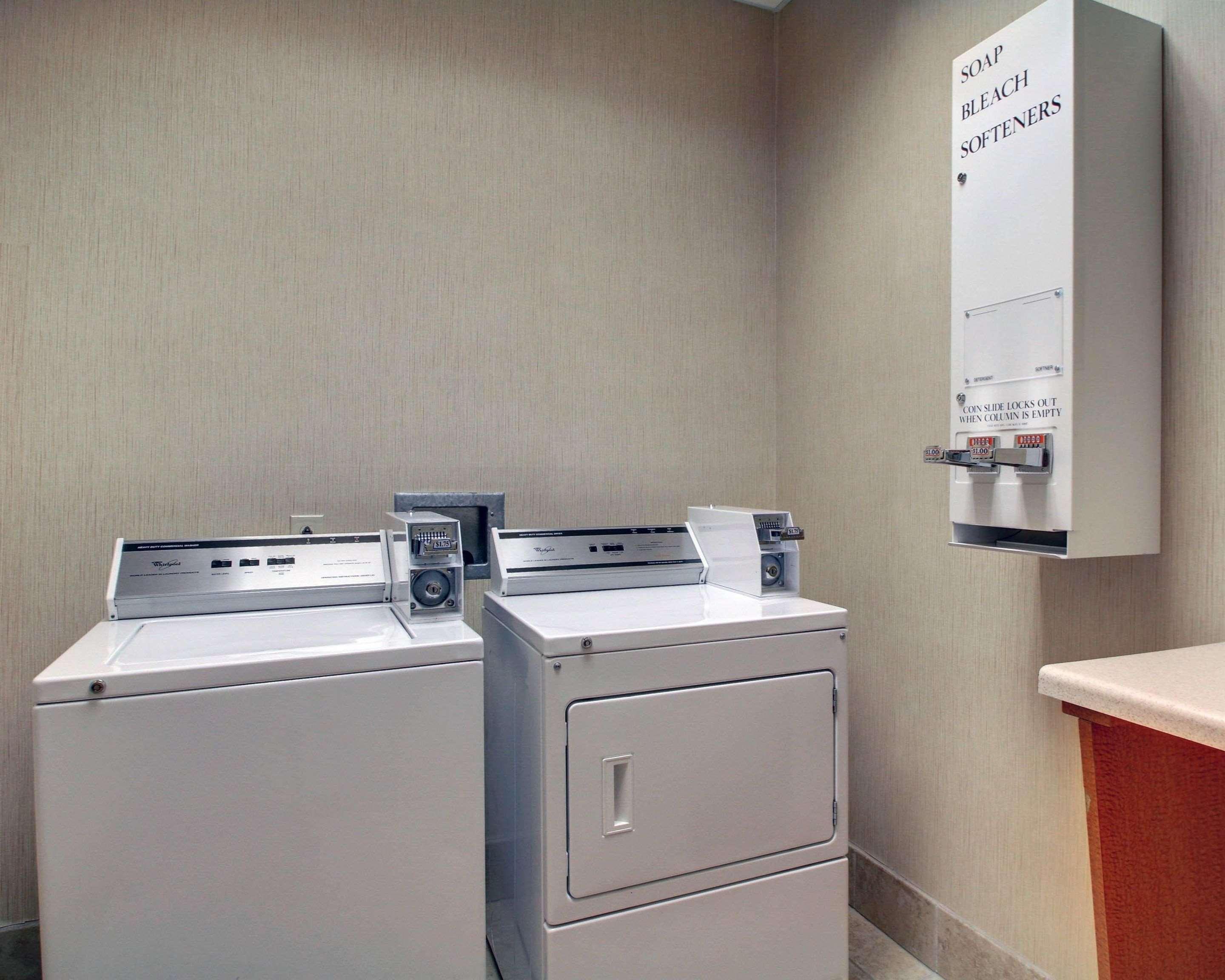 Comfort Suites Airport Luckney Zewnętrze zdjęcie