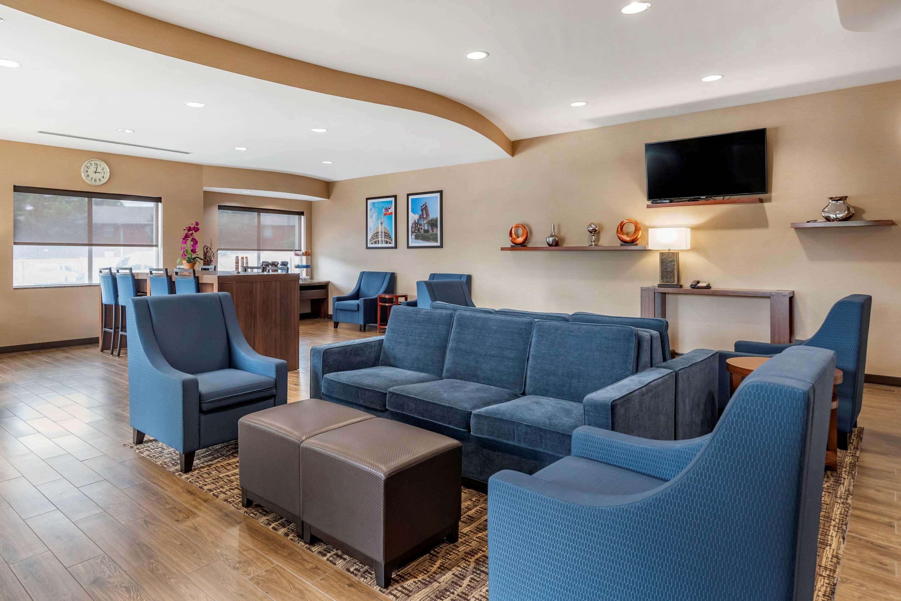 Comfort Suites Airport Luckney Zewnętrze zdjęcie