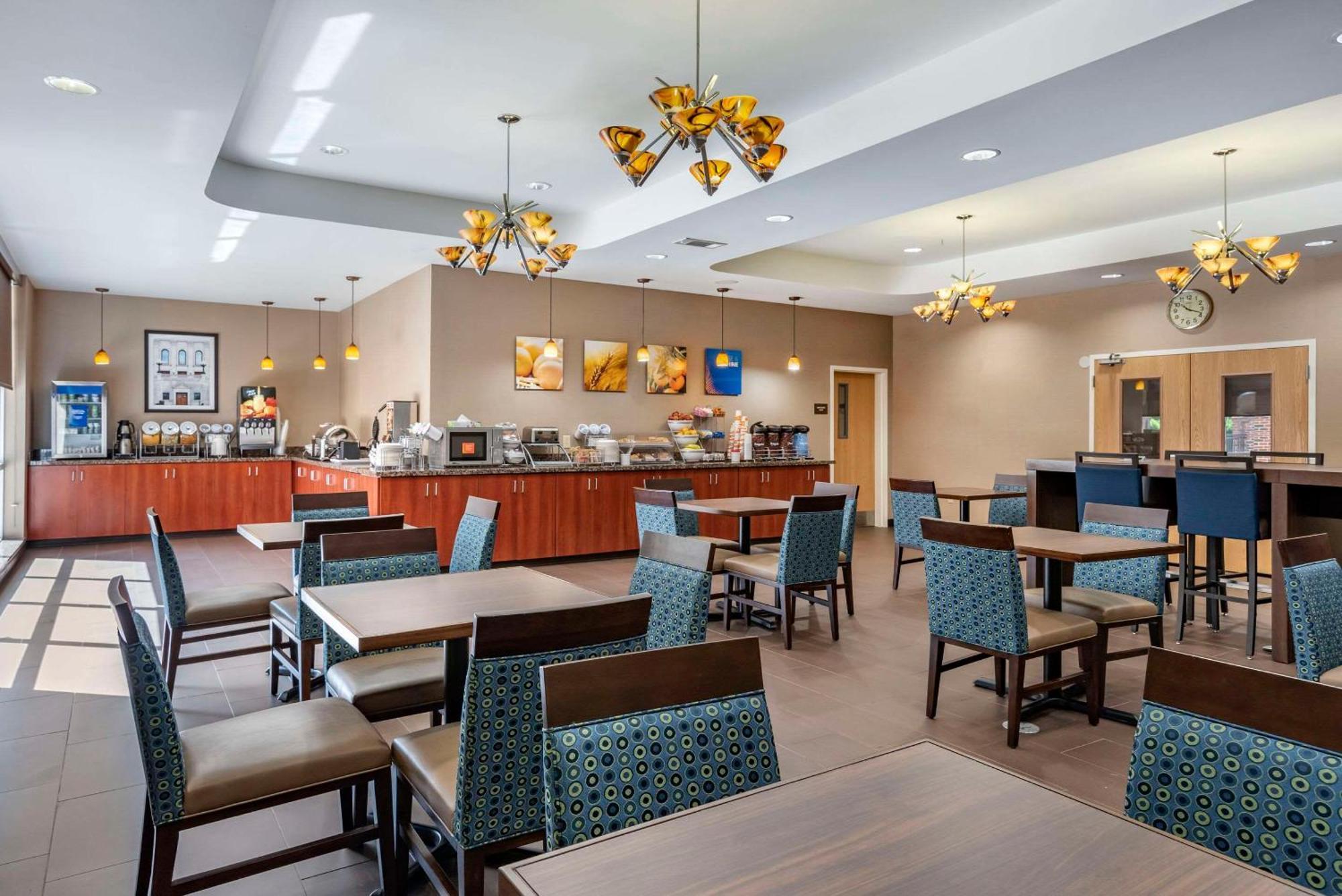 Comfort Suites Airport Luckney Zewnętrze zdjęcie