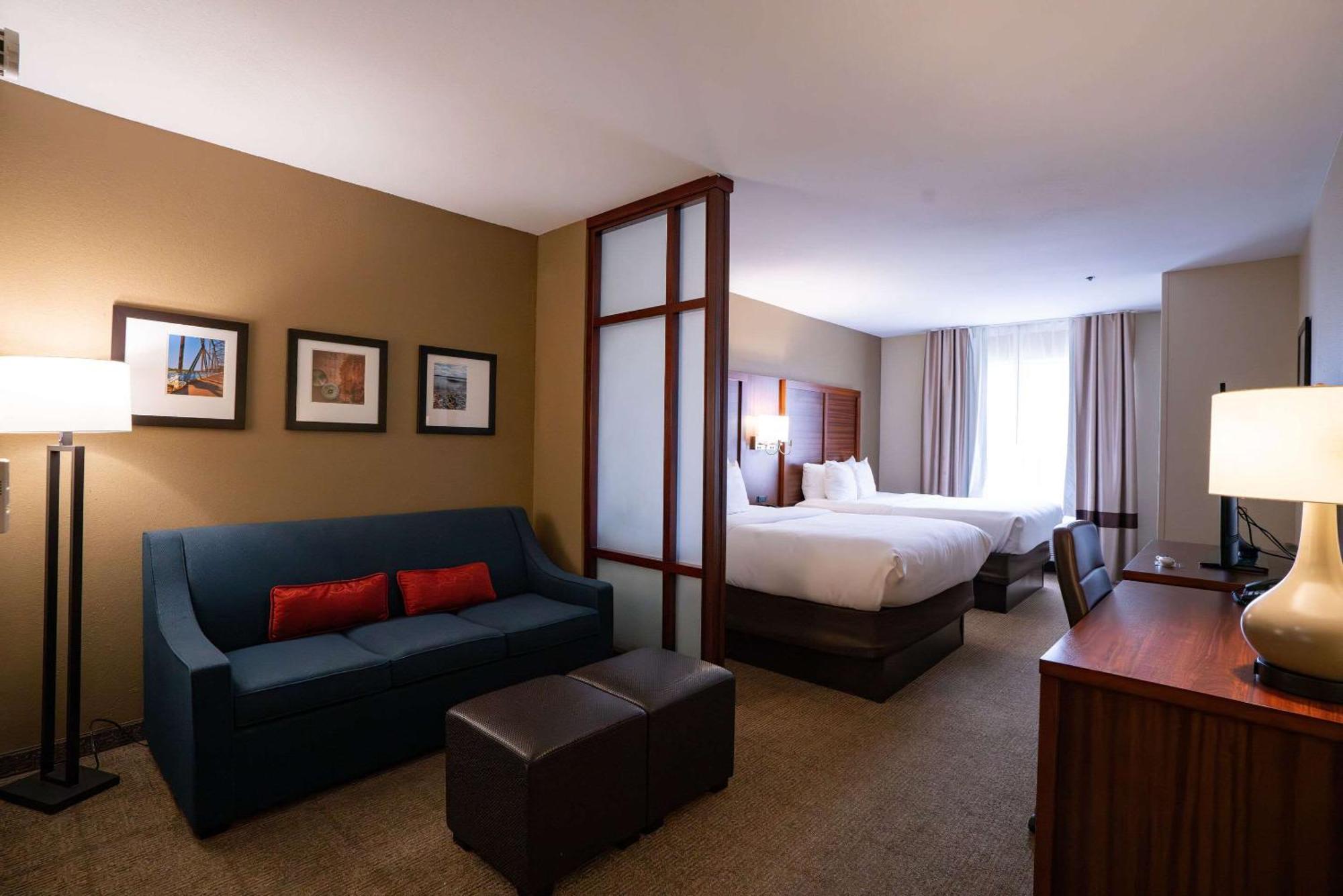 Comfort Suites Airport Luckney Zewnętrze zdjęcie