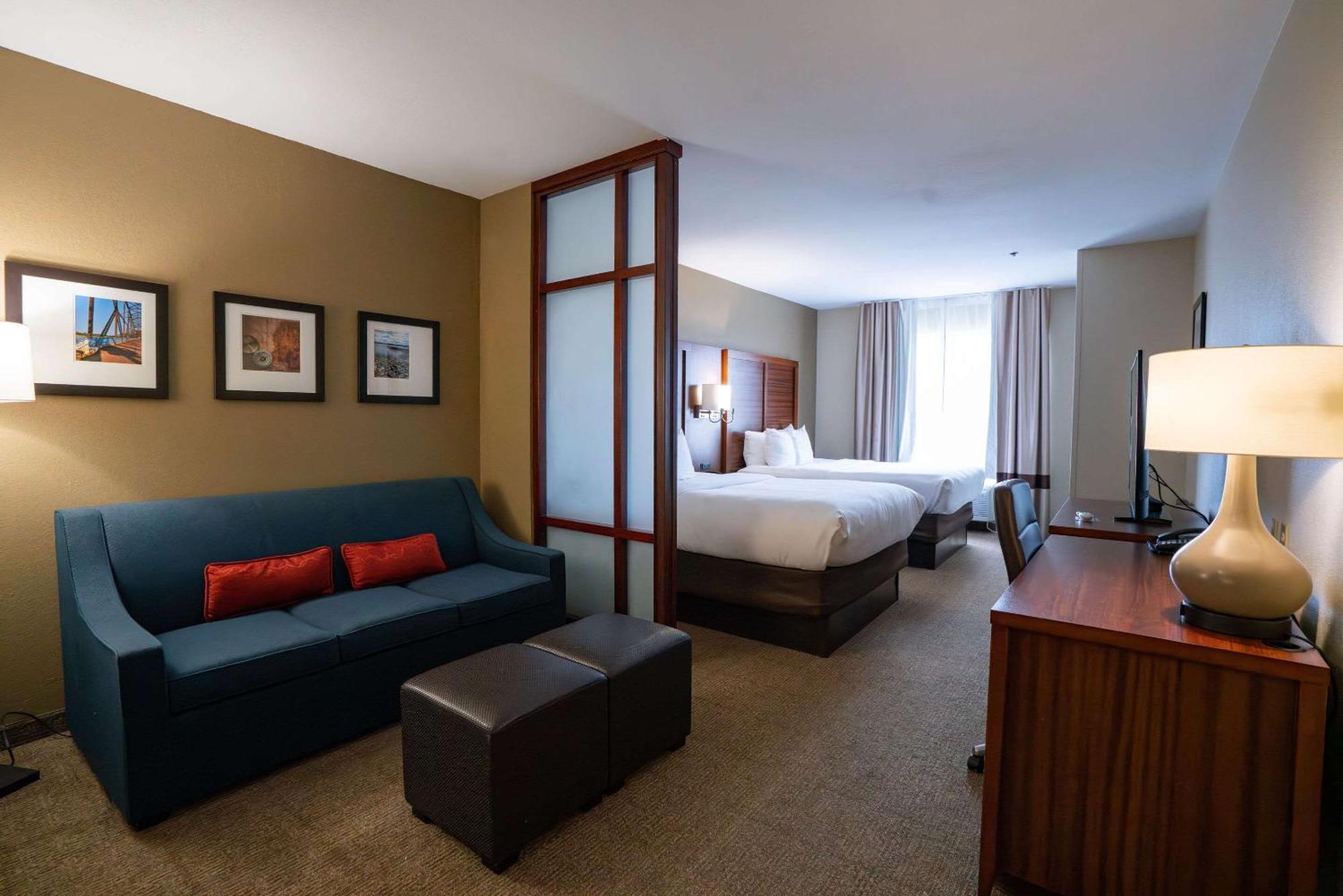 Comfort Suites Airport Luckney Zewnętrze zdjęcie