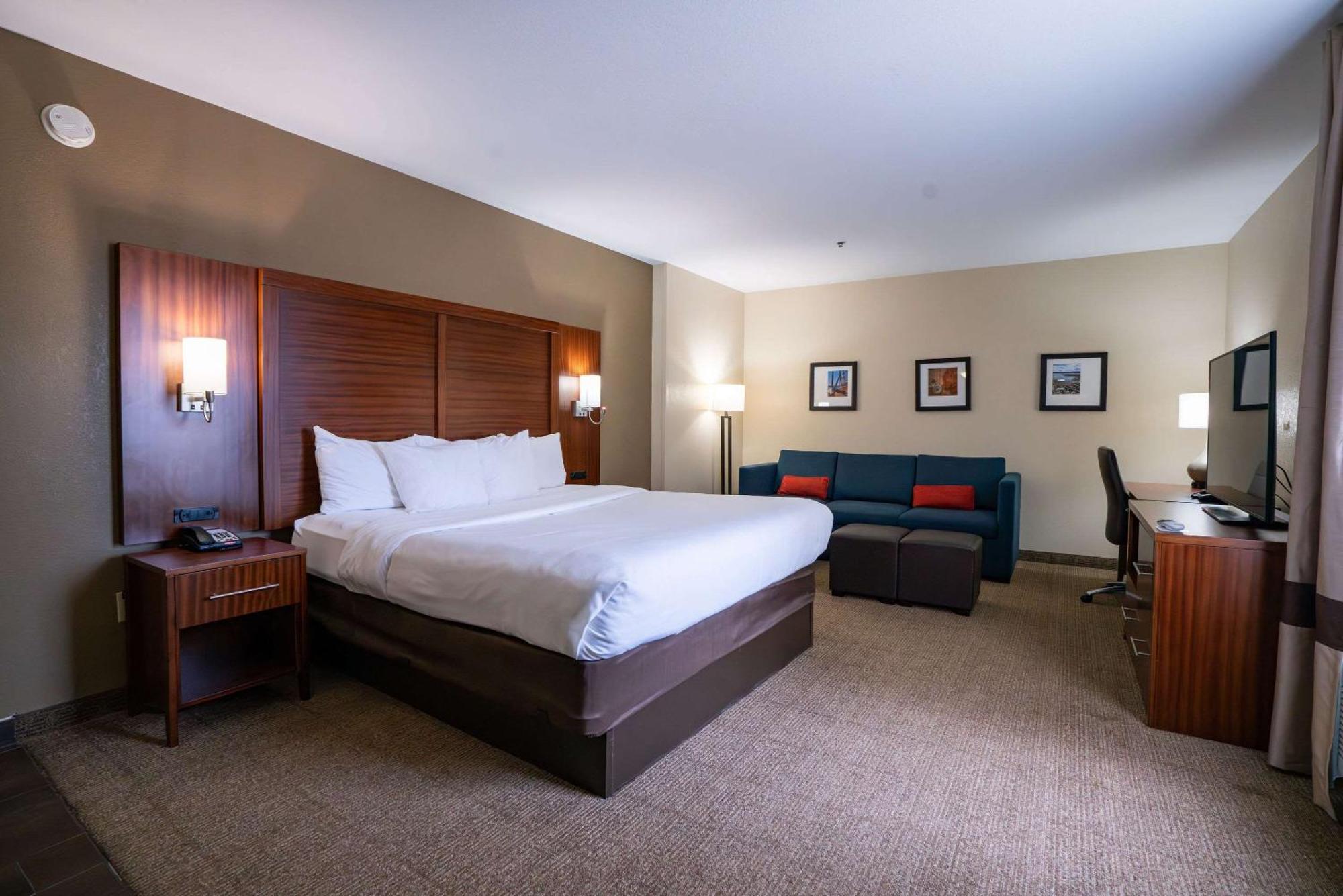 Comfort Suites Airport Luckney Zewnętrze zdjęcie