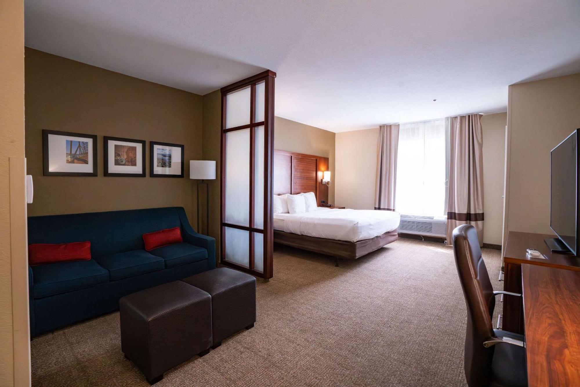 Comfort Suites Airport Luckney Zewnętrze zdjęcie