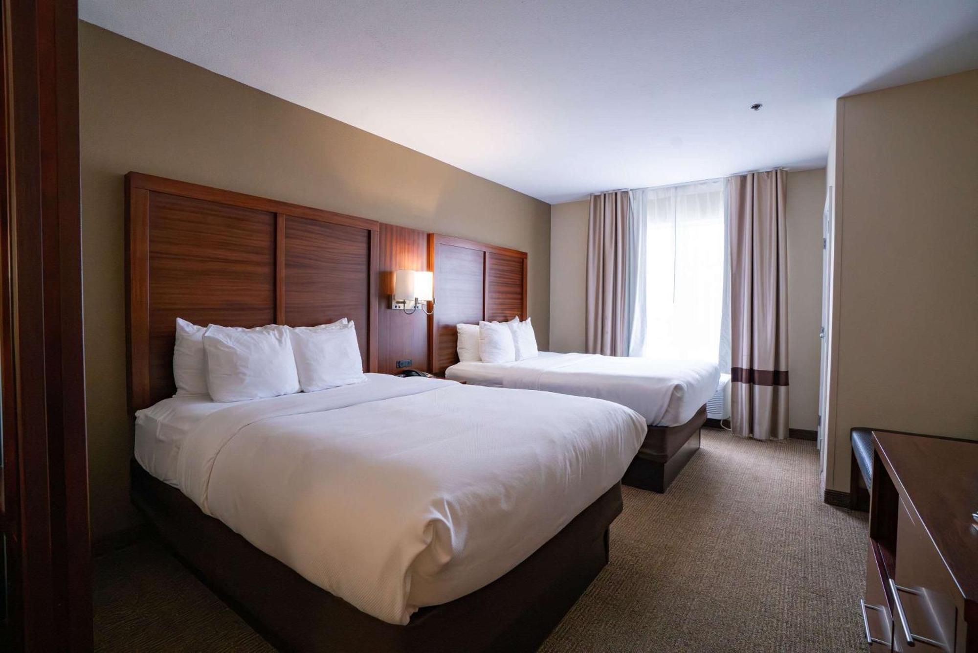 Comfort Suites Airport Luckney Zewnętrze zdjęcie